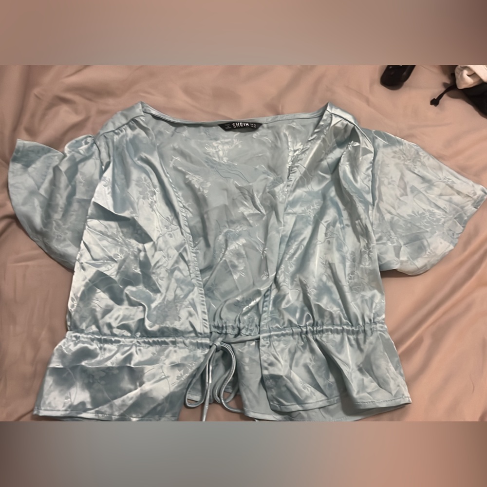 Front tie top
